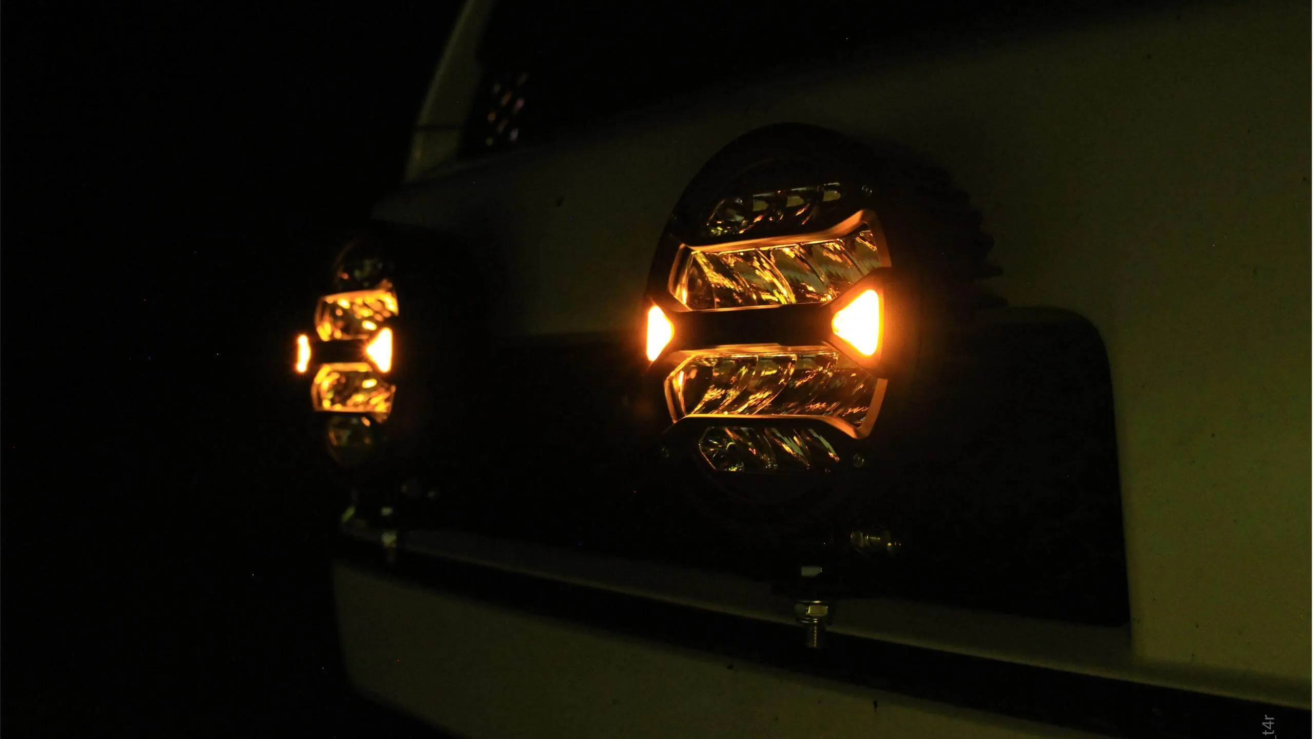 7in 24000LM 240W Offroad LED Driving Lights for Jeep Pickup SUV Truck Bar Bumper