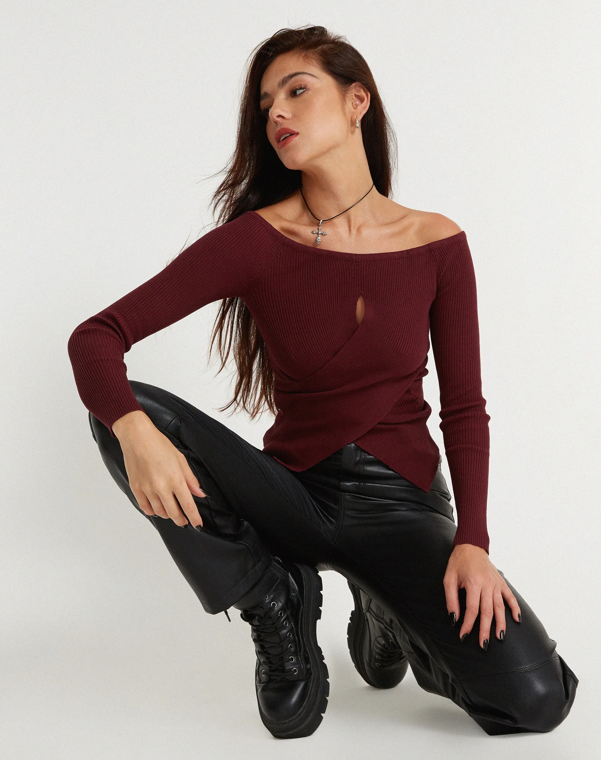 Amandari Bardot Long Sleeve Top in Marron