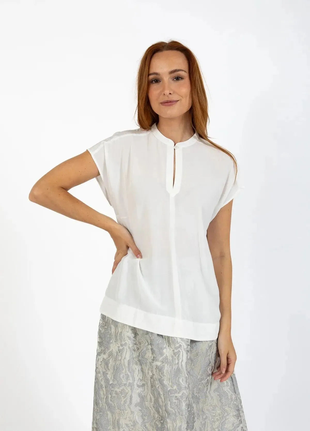 COSTER Top with Stand in Black