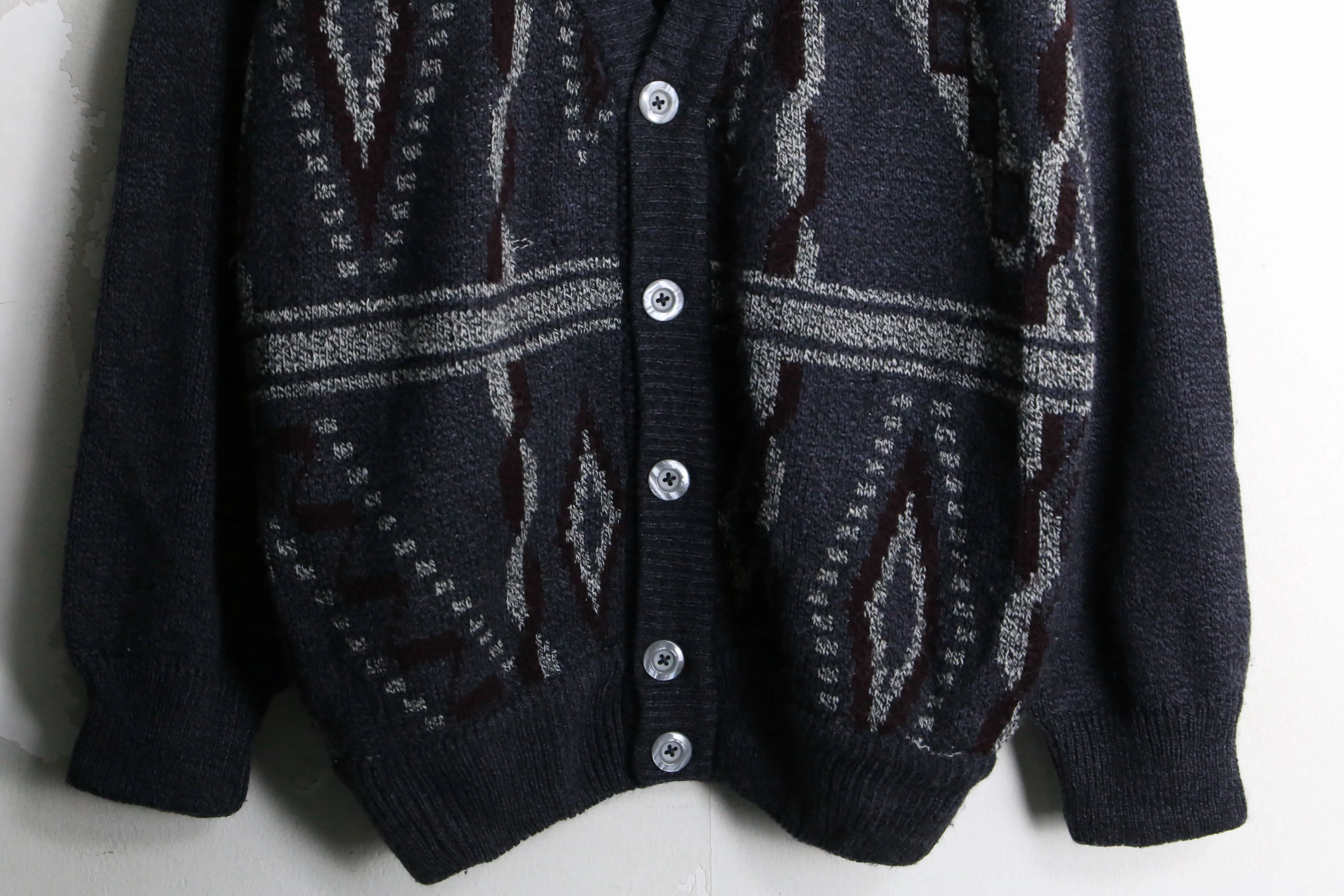 gray tone geometric pattern knit cardigan